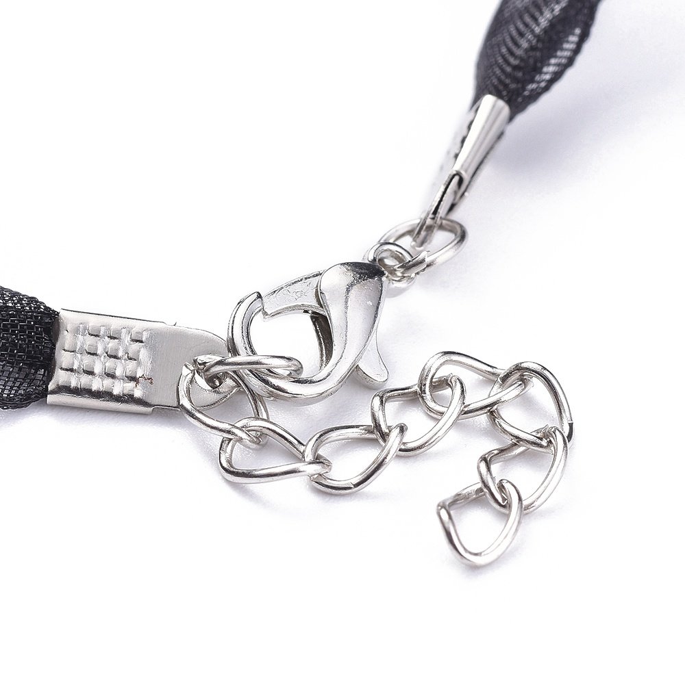 Colar com fita de organza N°04 e cordão encerado preto