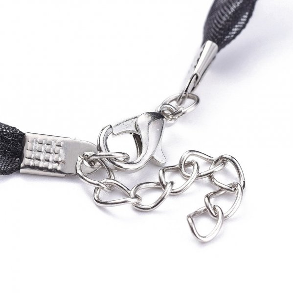 Colar com fita de organza N&deg;04 e cord&atilde;o encerado preto