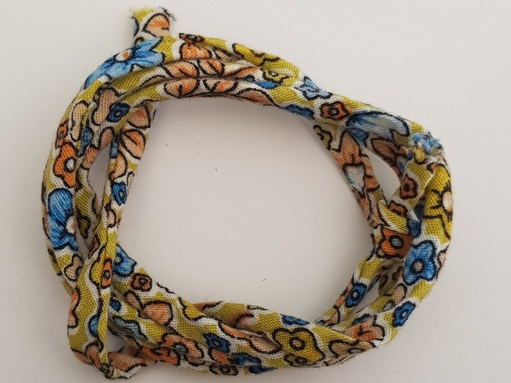 Cordão de esparguete de liberdade N°03 por 50 cm.