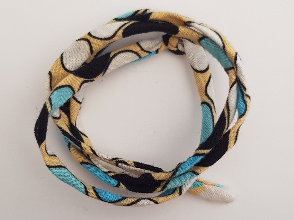 Cordão de esparguete liberty N°04 por 50 cm.