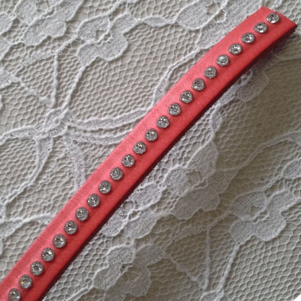 B-Couro de 10 mm com strass Swarovski por 20 cm