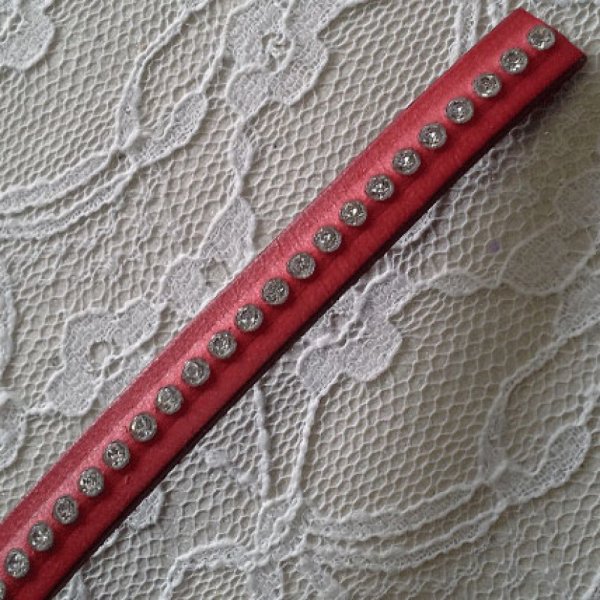Couro B-Vermelho 10 mm Strass Swarovski por 20 cm