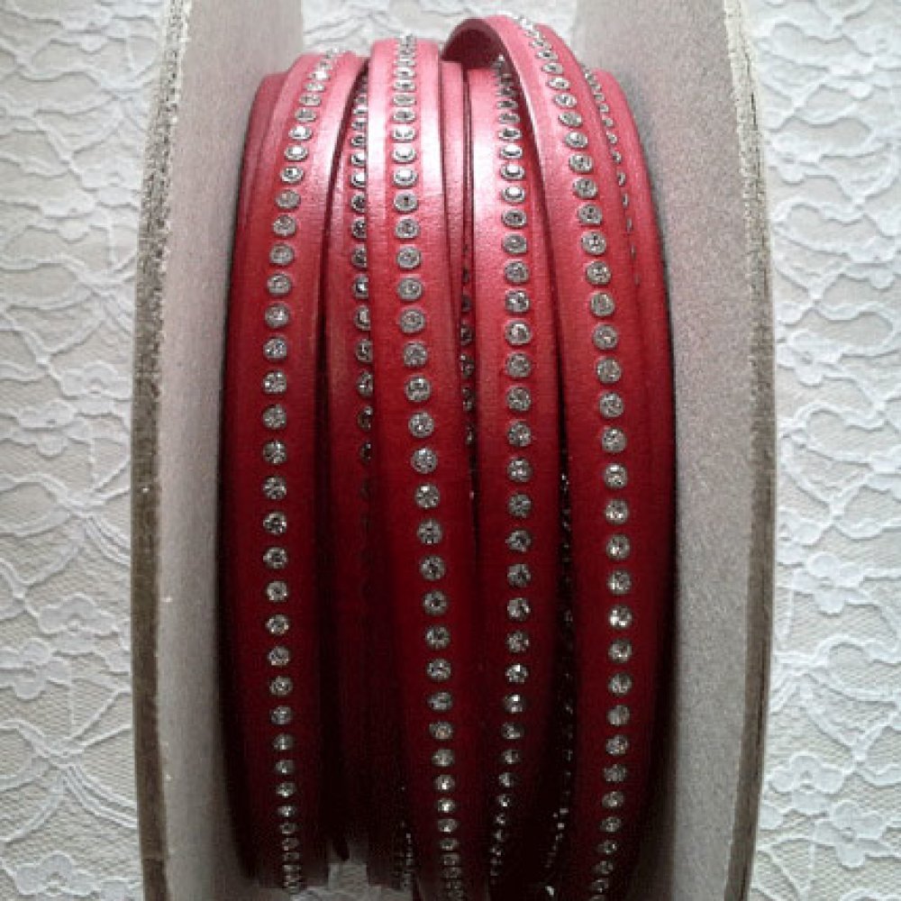 Couro B-Vermelho 10 mm Strass Swarovski por 20 cm