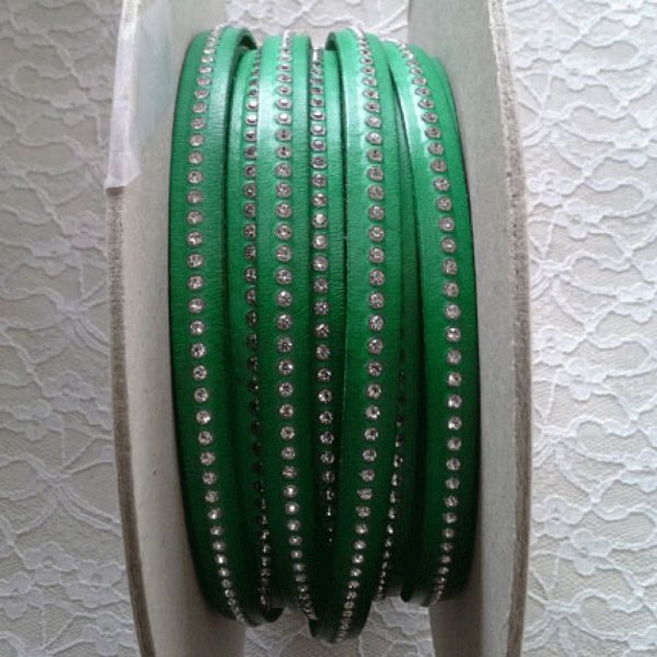 Couro B-Verde 10 mm Strass Swarovski por 20 cm