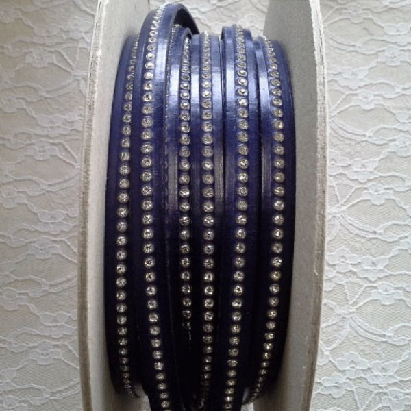 Couro cobalto escuro Strass Swarovski de 10 mm por 20 cm