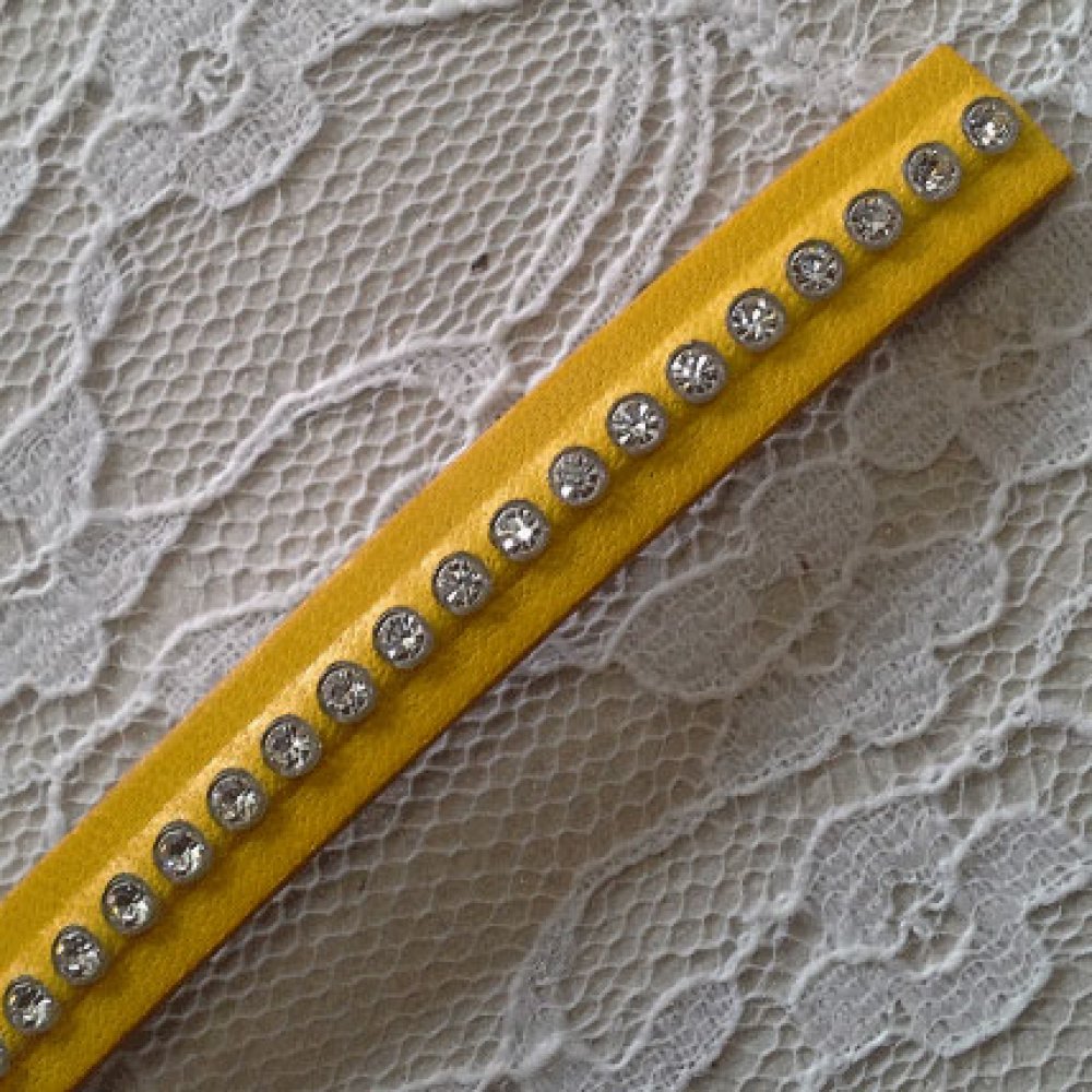 Strass Swarovski em couro amarelo de 10 mm por 20 cm