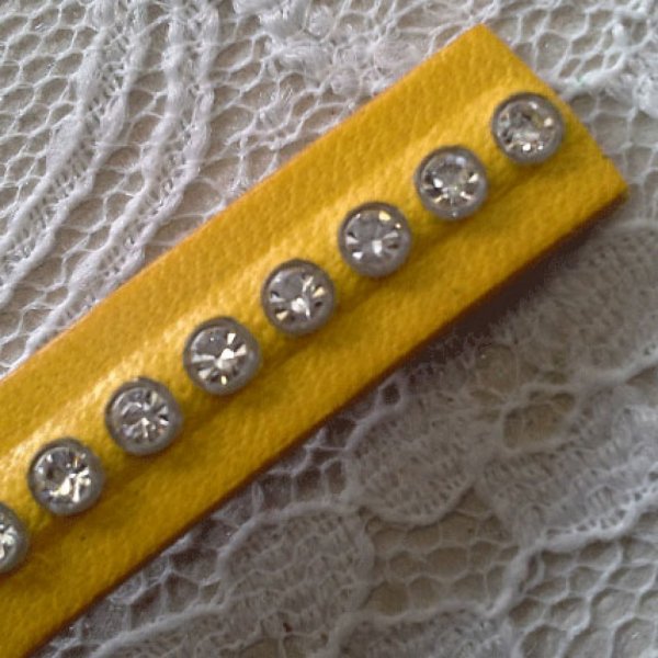 Strass Swarovski em couro amarelo de 10 mm por 20 cm