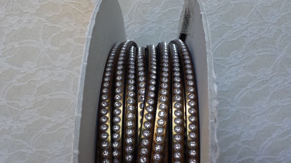 Espelho de bronze em couro 06 mm Strass Swarovski por 20 cm