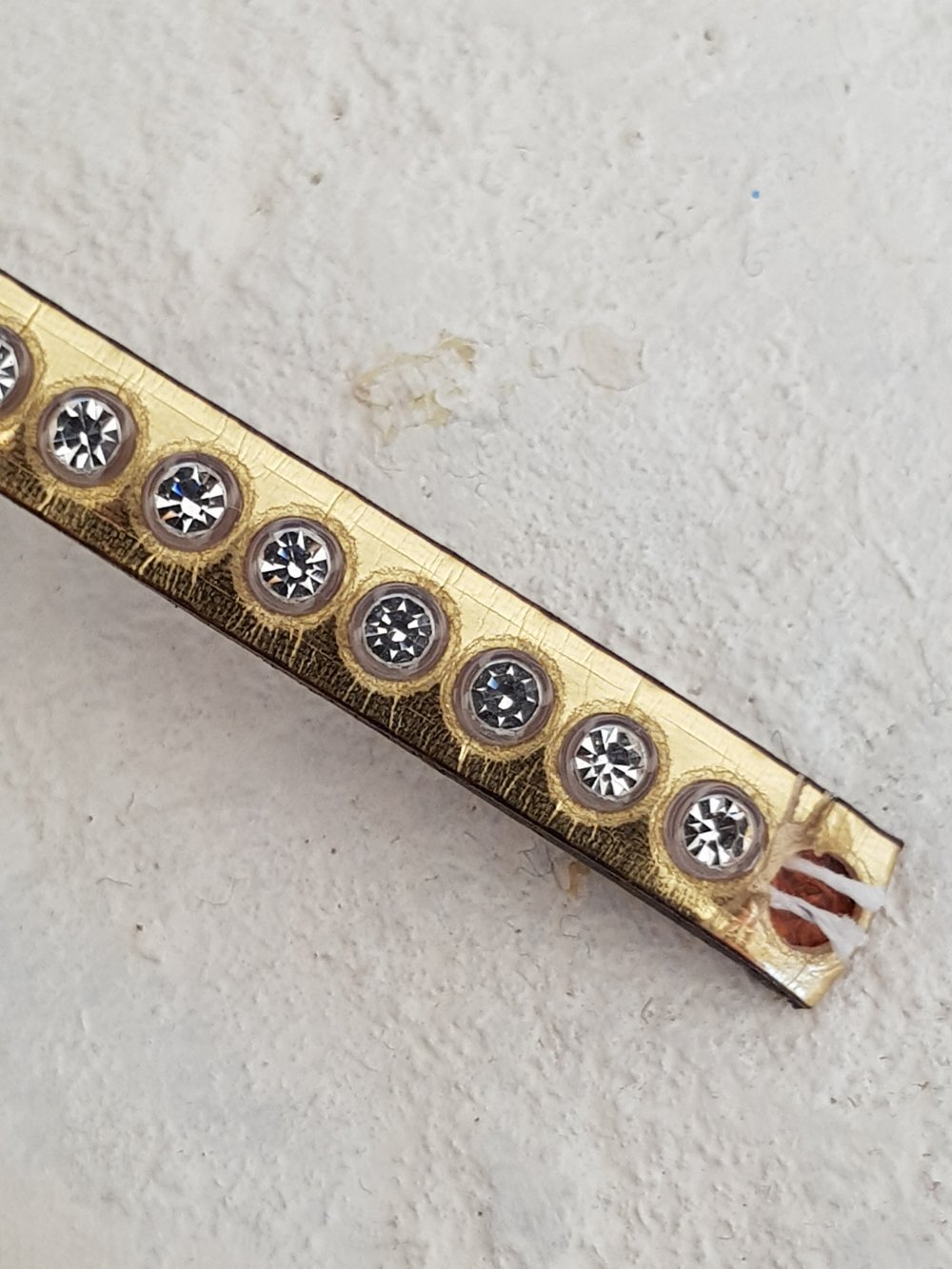 Couro espelhado dourado 06 mm Strass Swarovski por 20 cm