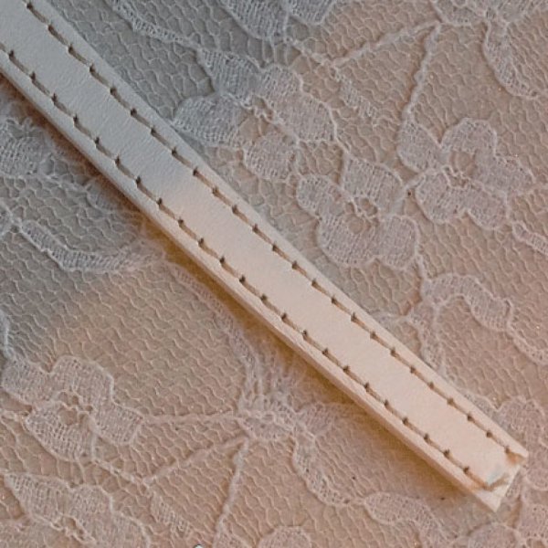 Couro de bezerro branco liso 10 mm por 20 cm cosido 2 fios branco