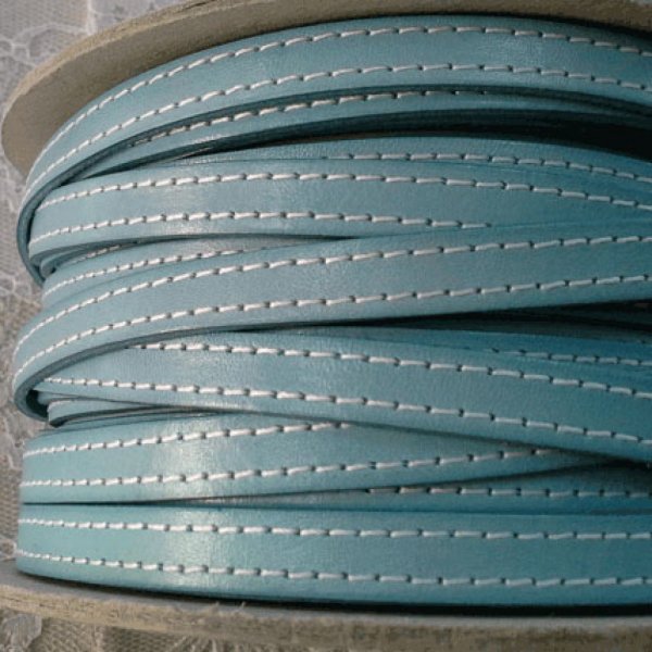 Couro de bezerro plano 10 mm por 20 cm Cosido 2 fios branco