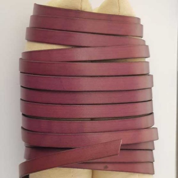 Couro plano Ameixa 10 mm por 20 cm Liso