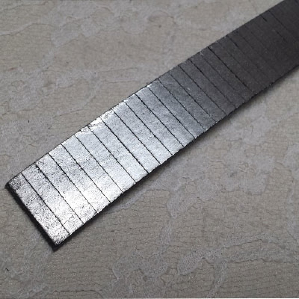Couro rectangular prateado 20 mm por 20 cm