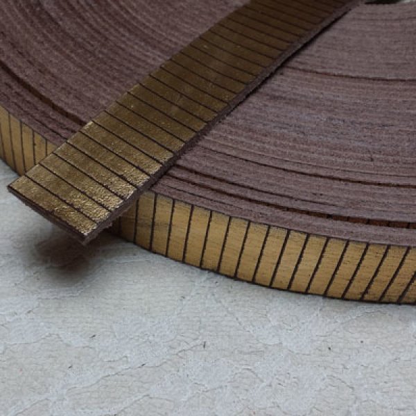 Couro rectangular dourado 20 mm por 20 cm