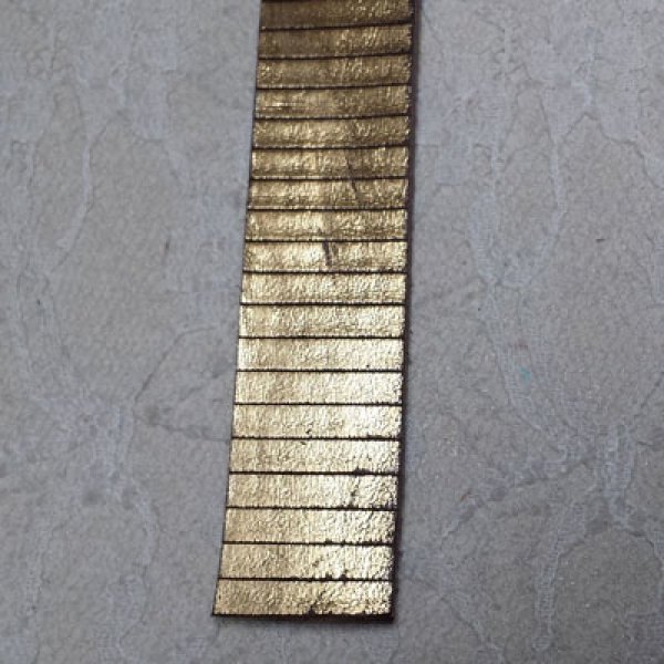 Couro rectangular dourado 20 mm por 20 cm