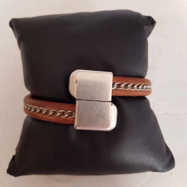 Couro Natural Regaliz 10 mm com corrente dourada por 20 cm