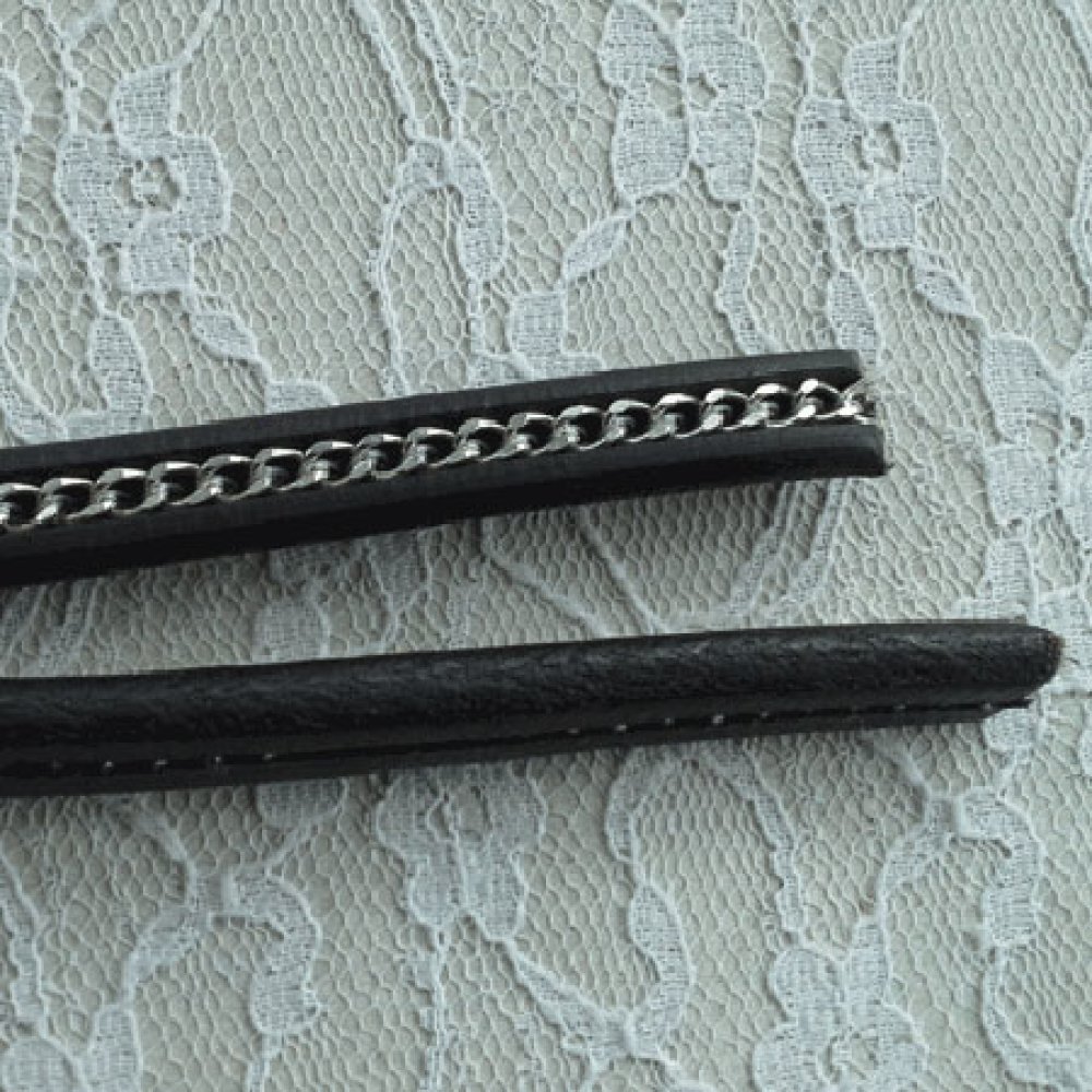 Couro Regaliz preto de 10 mm com corrente de prata por 20 cm