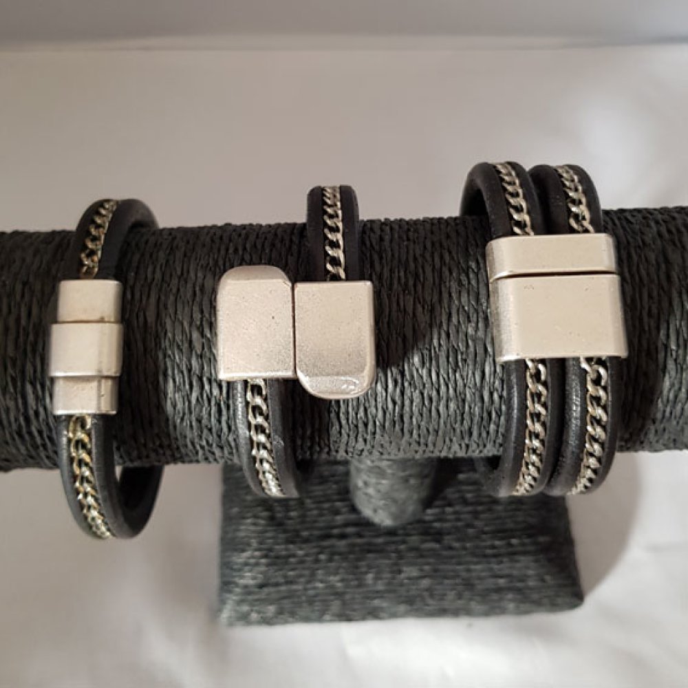 Couro Regaliz preto de 10 mm com corrente de prata por 20 cm