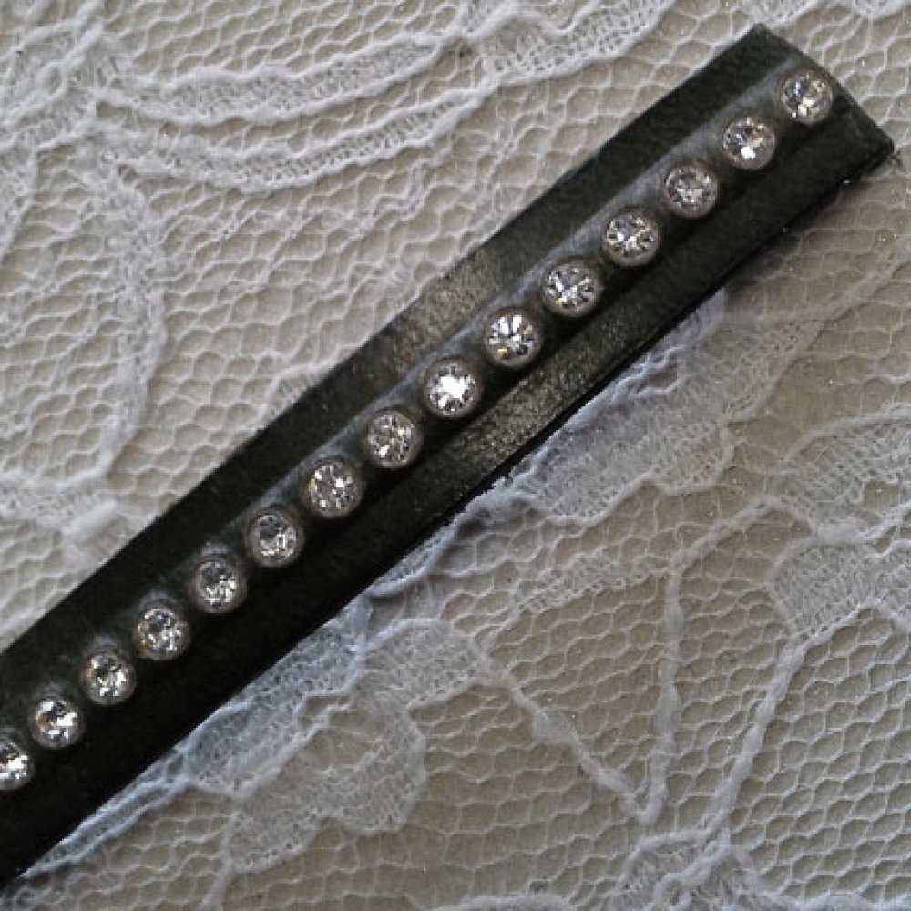 Couro verde militar com 10 mm de strass Swarovski por 20 cm