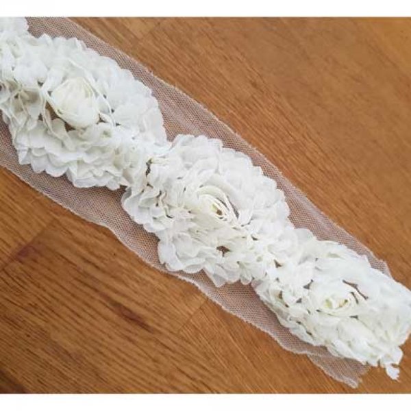 Dentelle Style Tulle Fleur Blanc en relief 80 mm N&deg;01
