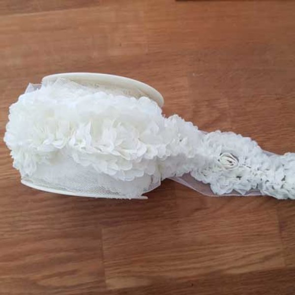 Dentelle Style Tulle Fleur Blanc en relief 80 mm N&deg;01