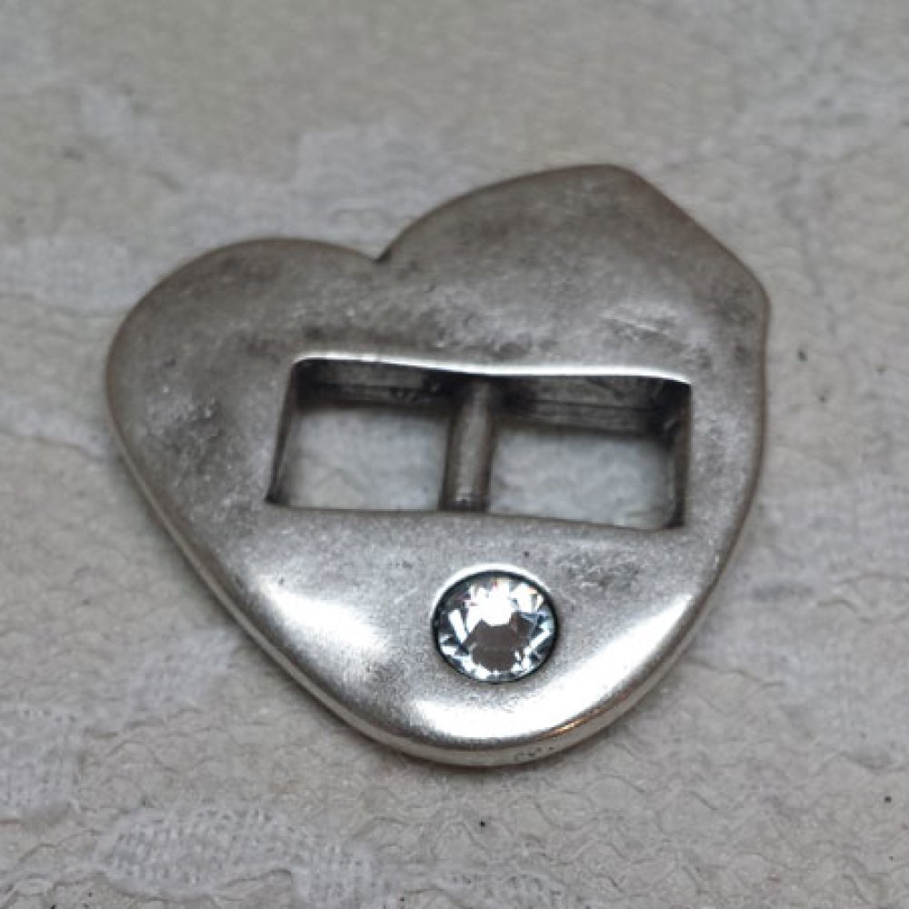 Fecho de 06 mm para a criação de pulseiras de couro.