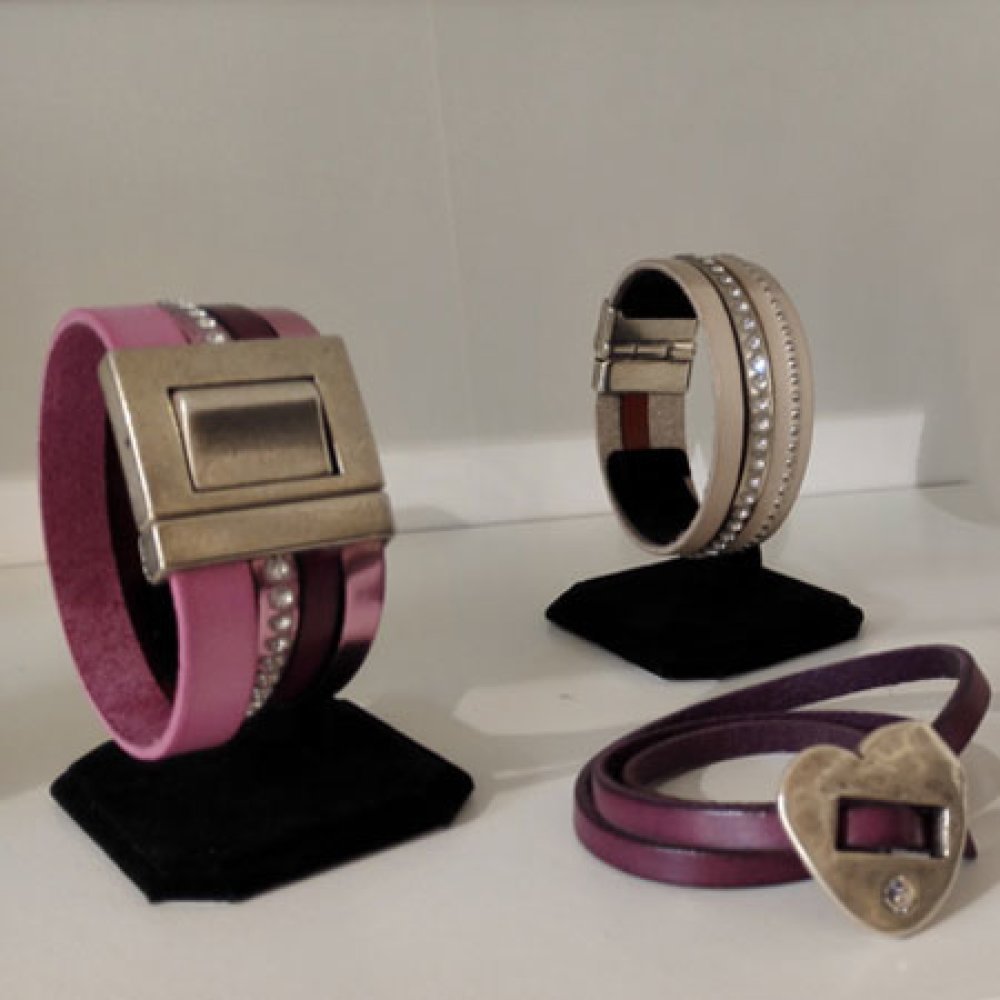 Fecho de 06 mm para a criação de pulseiras de couro.