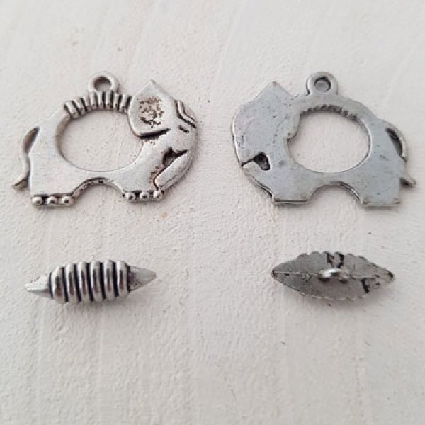 Fecho de b&aacute;scula prateado com padr&atilde;o de elefante N&deg;11