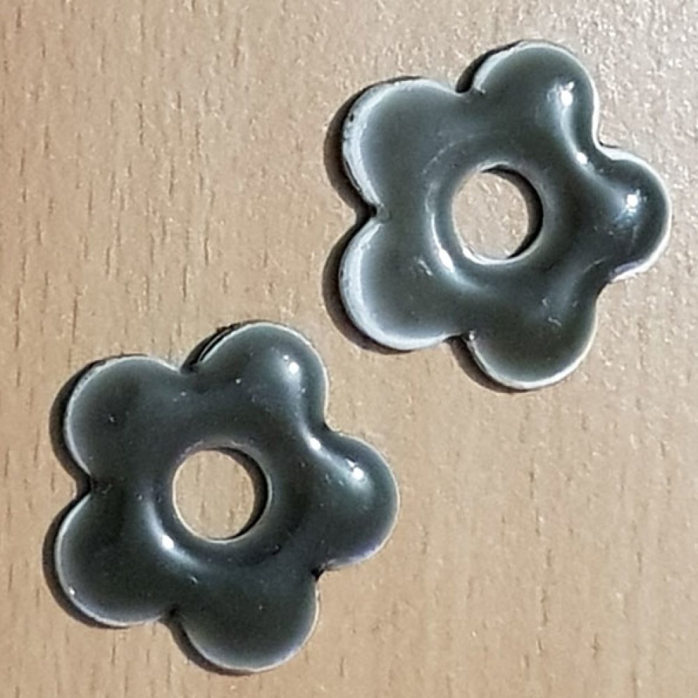 Flor de metal esmaltado 28 mm cáqui