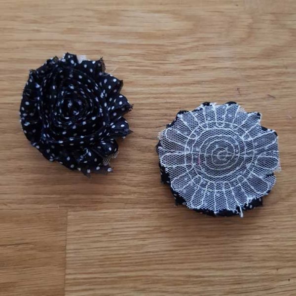 Flor de tecido desfiado n.&ordm; 38