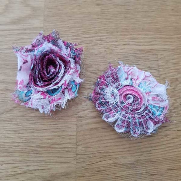 Flor de tecido desfiado n.&ordm; 61