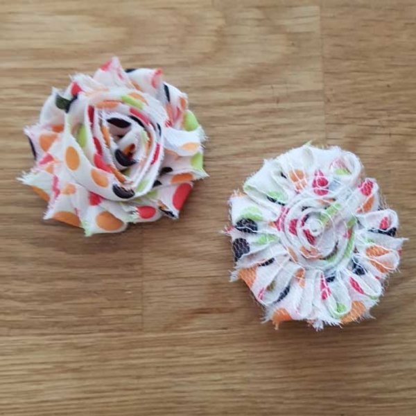 Flor de tecido desfiado n.&ordm; 05