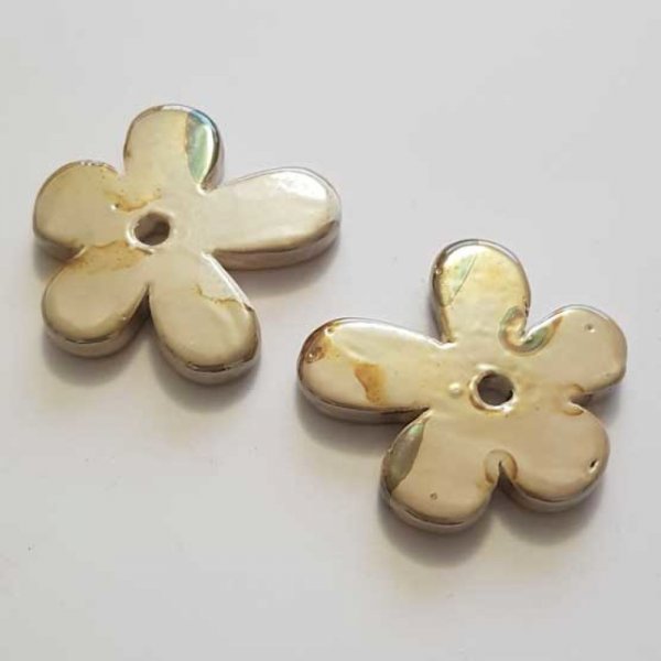 Grande Fleur en c&eacute;ramique &eacute;maill&eacute;e 47 x 50 mm