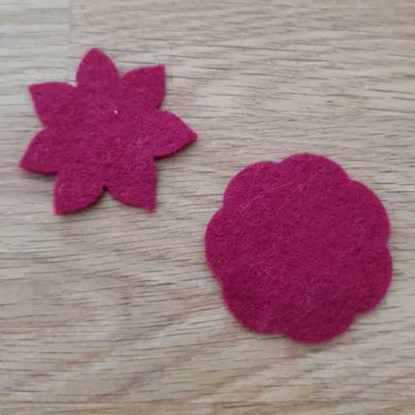 Jolie petite fleur en Feutrine 36 mm N&deg;04-4 x 2 pi&egrave;ces