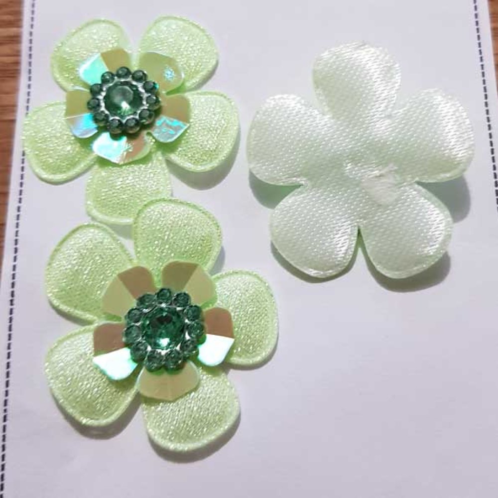 Conjunto de 3 flores 5 pétalas Tecidos verdes