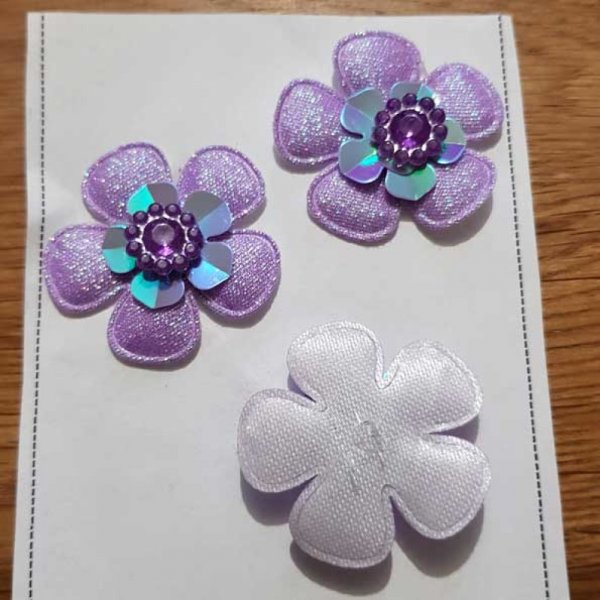 Conjunto de 3 flores 5 p&eacute;talas Tecidos roxos