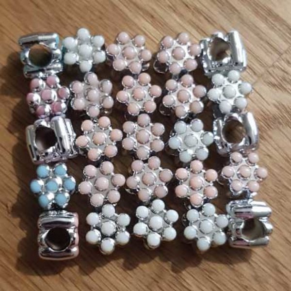 Lot de 25 Perles fleurs N&deg;03