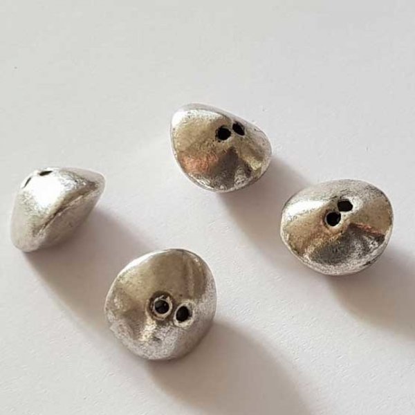 Perle 2 trous en m&eacute;tal argent&eacute; galet 16 mm 02