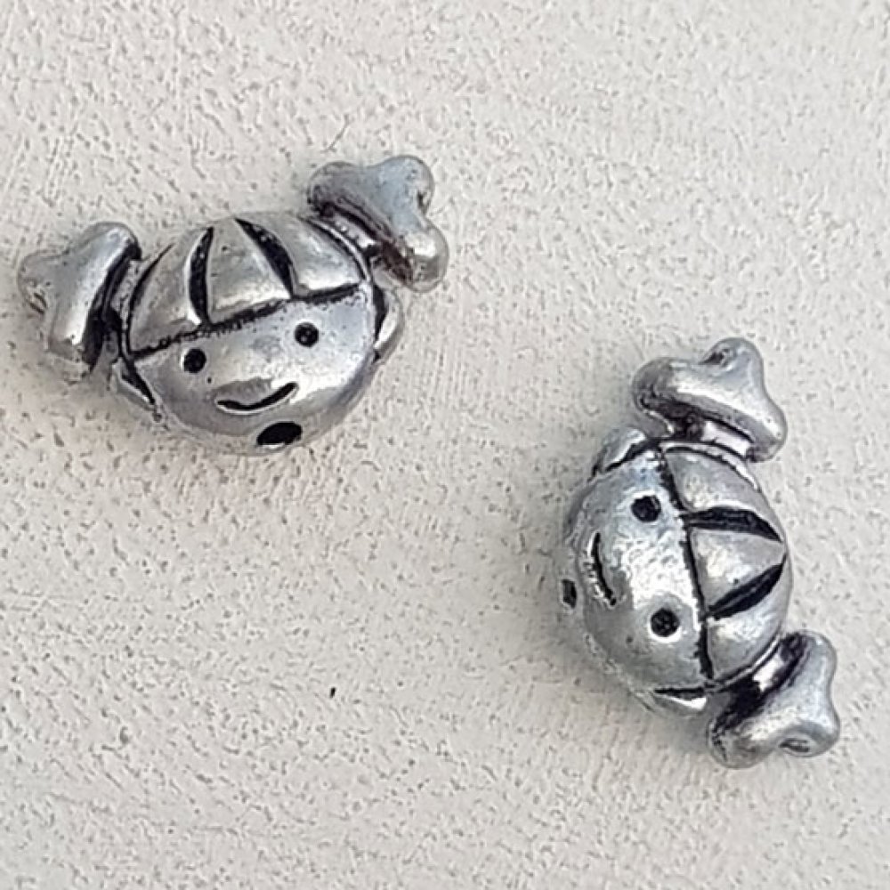Conta de metal Menina 3D prata N°01