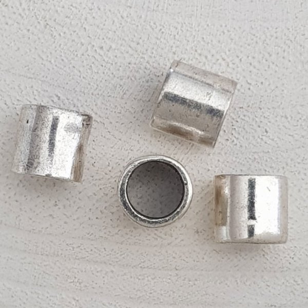 Conta tubular prateada N&deg;04