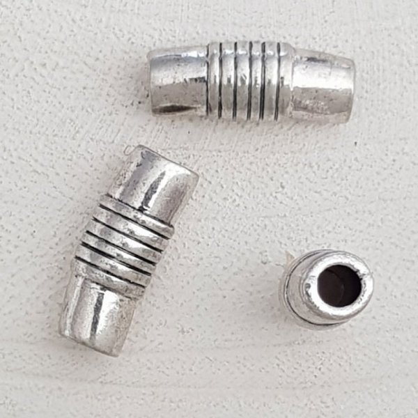 Conta tubular prateada N&deg;10