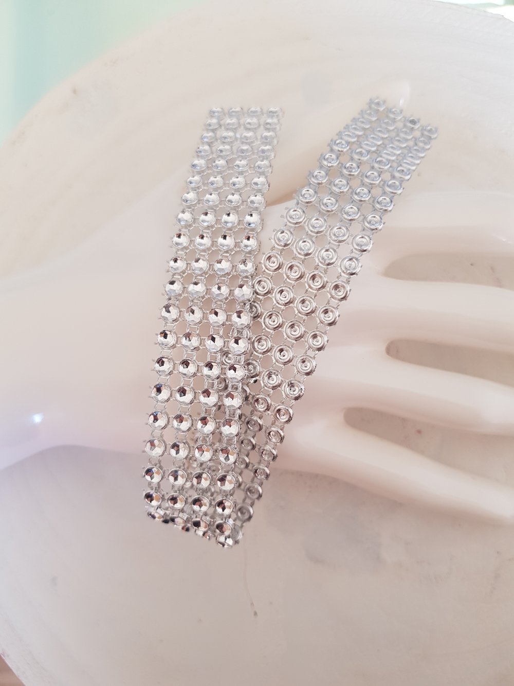 Fita de strass prateada de 0,22 cm por 2 peças.