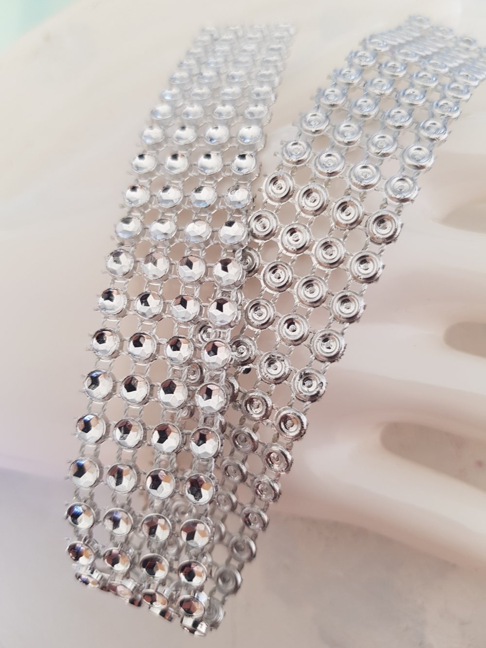 Fita de strass prateada de 0,22 cm por 2 pe&ccedil;as.