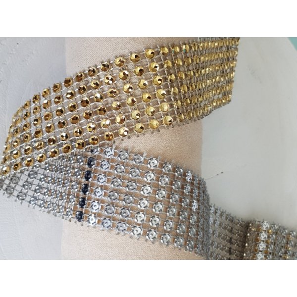 Fita de strass N°05 Ouro por 0,50 cm.