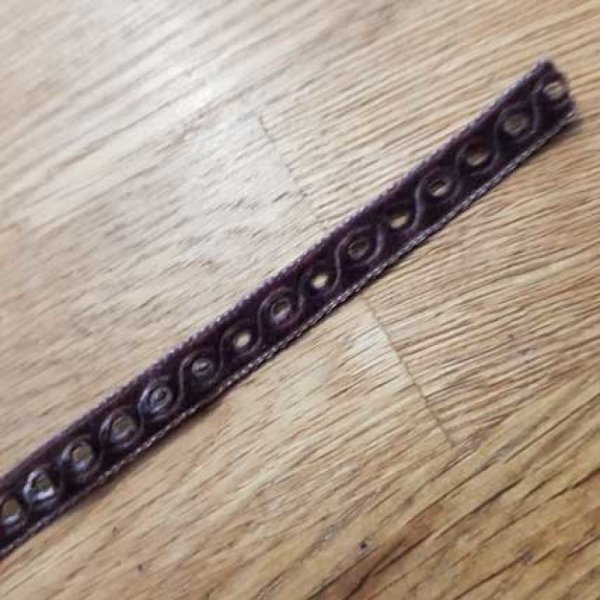 Ruban Velours Ajour&eacute; 09 mm Marron