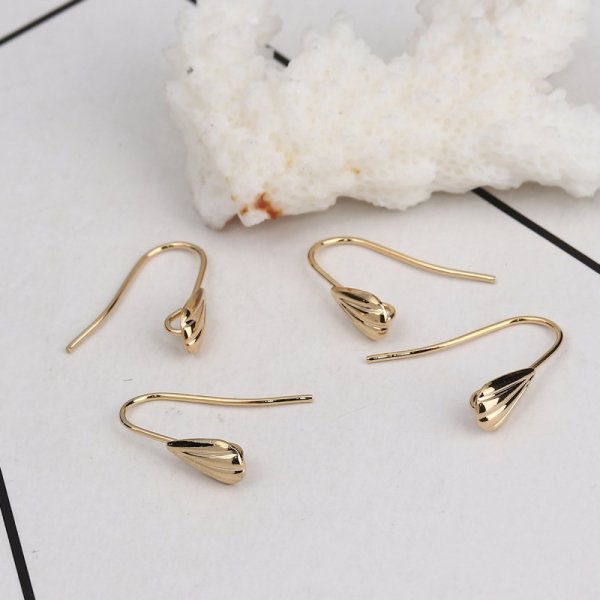 Suporte para brincos N&deg;28 Gancho em forma de concha banhado a ouro