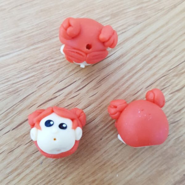 Cabe&ccedil;a de pol&iacute;mero N&deg;06