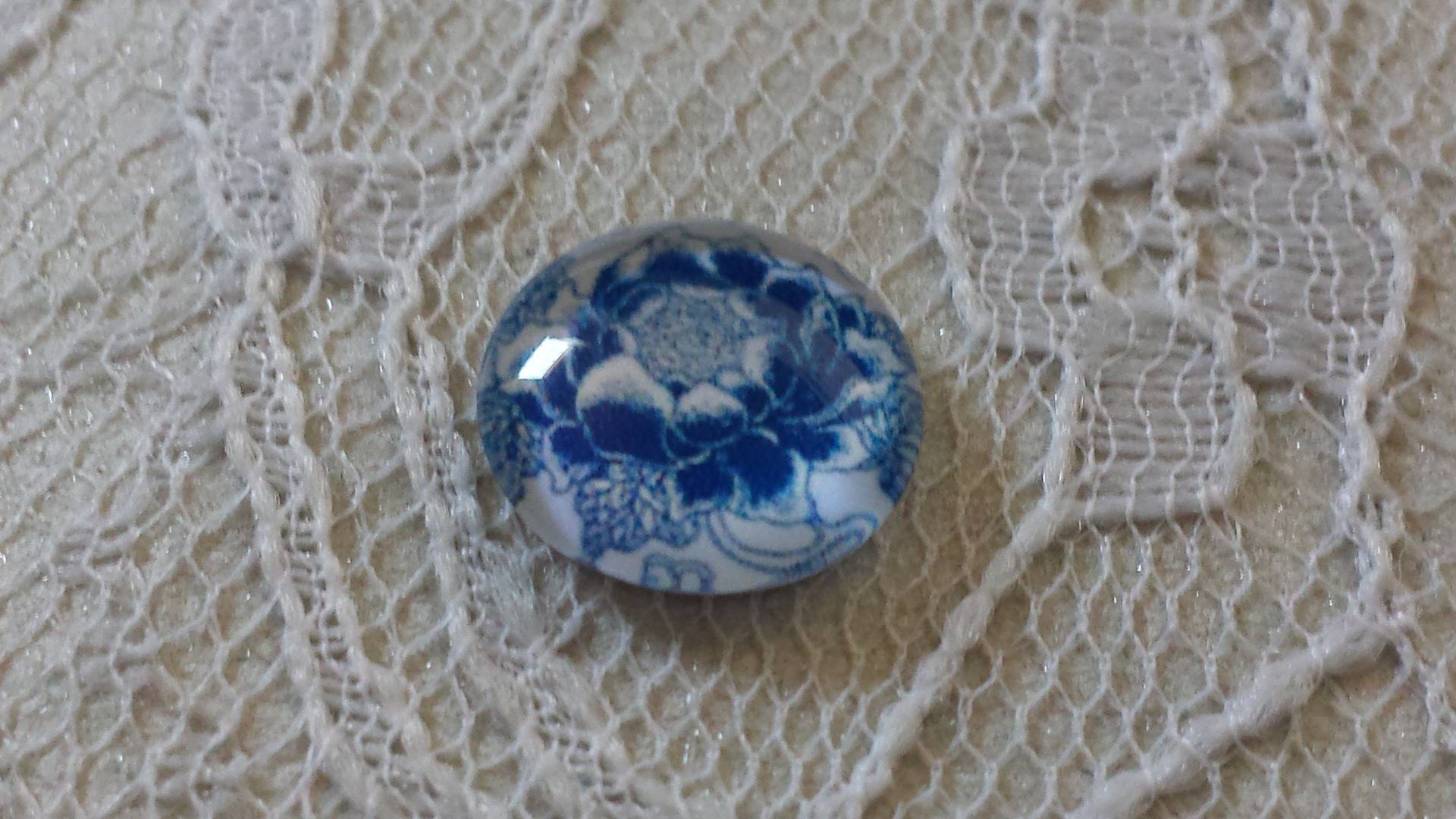 cabochão de vidro redondo 12mm flor azul 034 