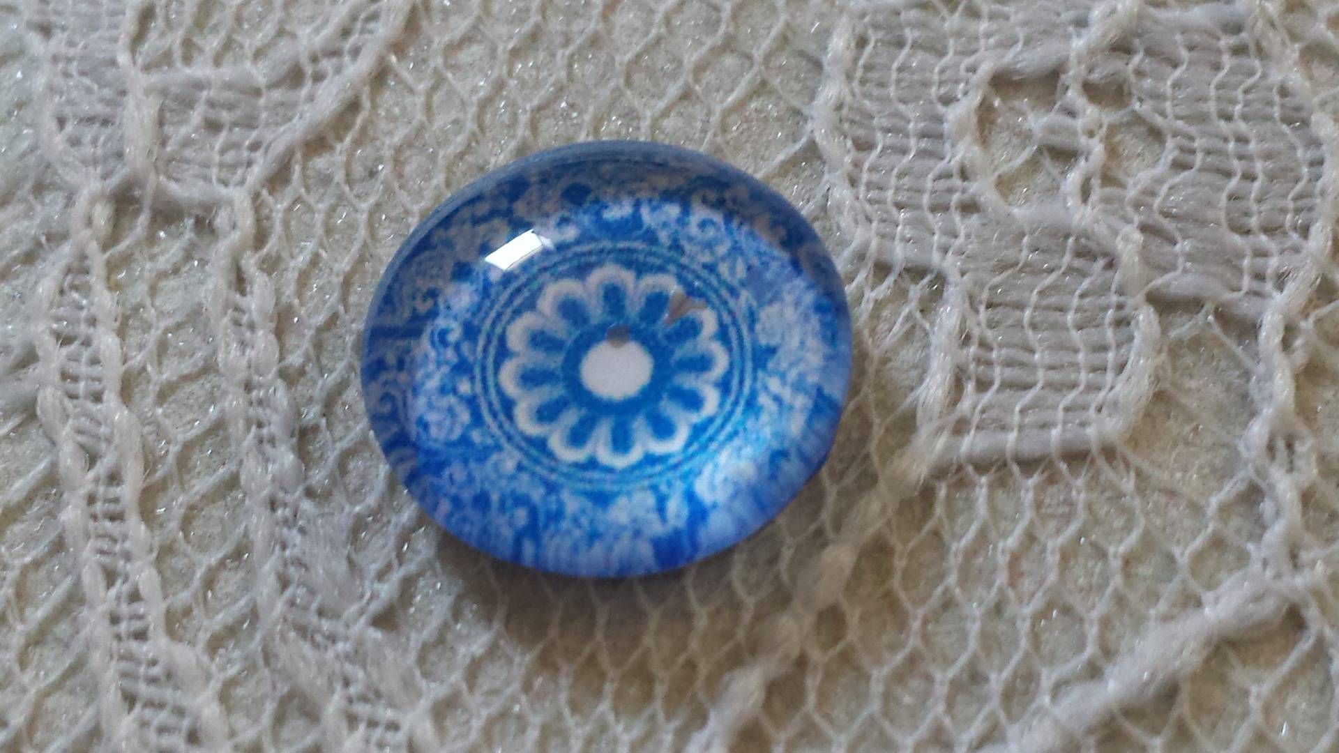 cabochão de vidro redondo 12mm flor azul 026 