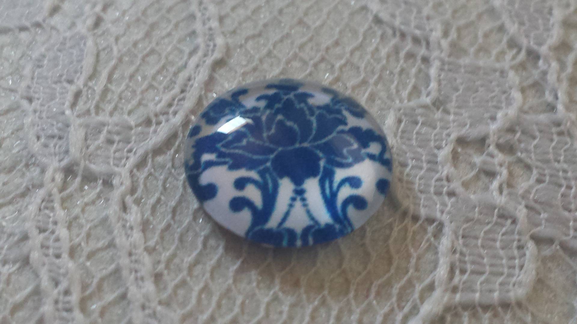 cabochão de vidro redondo 12mm flor azul 024 